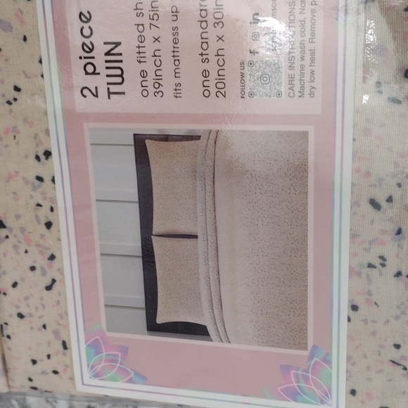 NWT LULU & COCO 2 piece printed sheet set - Picture 4 of 4